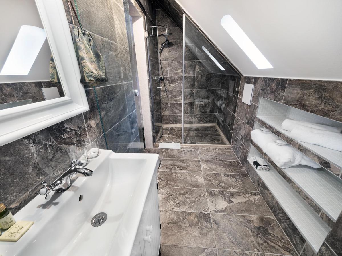 Platan Udvarhaz Tata Exterior foto
